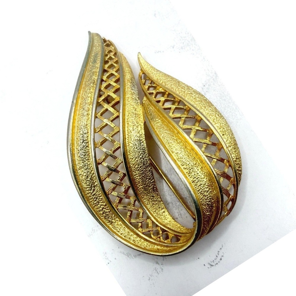Vintage Gold Tone Leaf Brooch Openwork Textured Statement Pin 2.5"